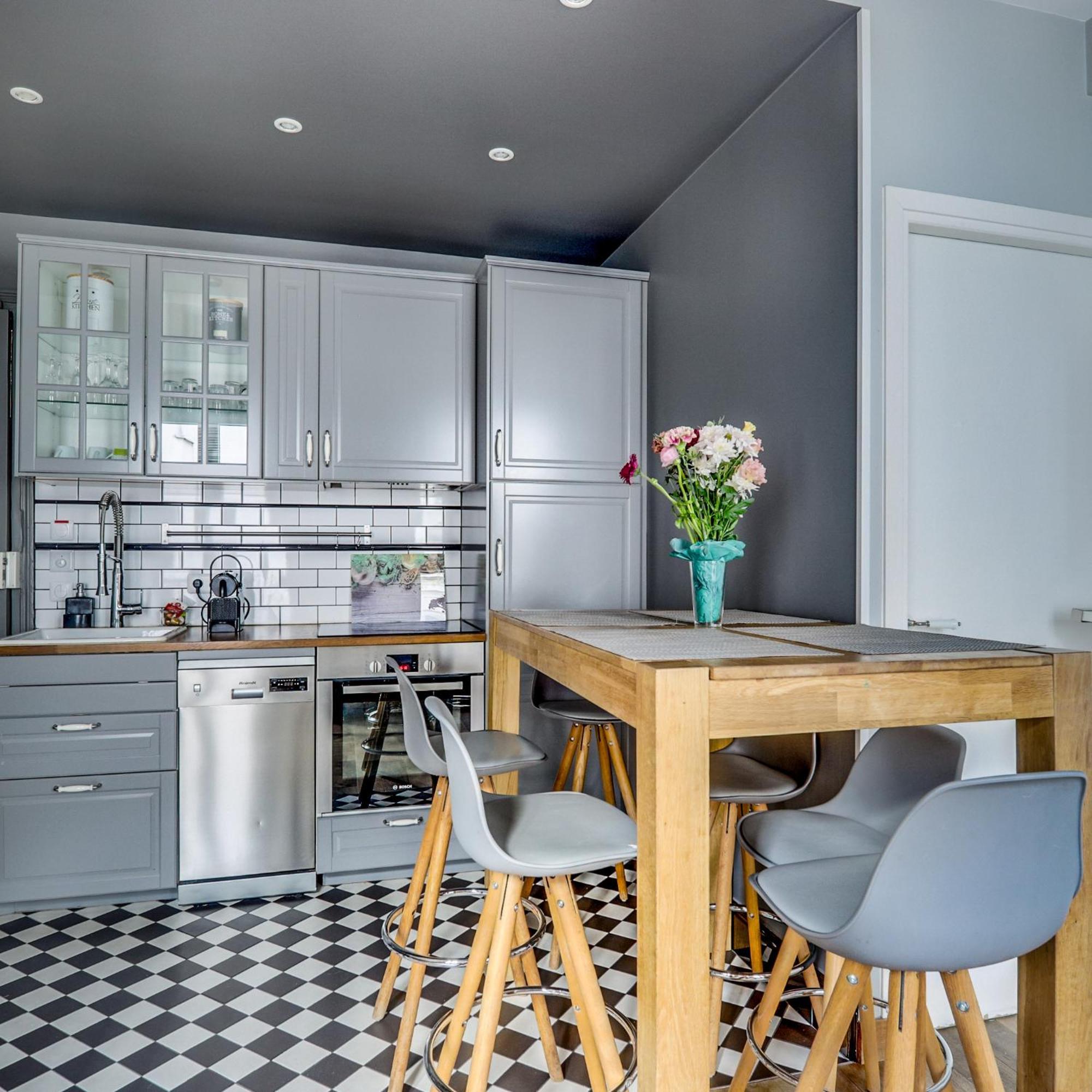 Ac & 10min From Marais & Fully Equipped